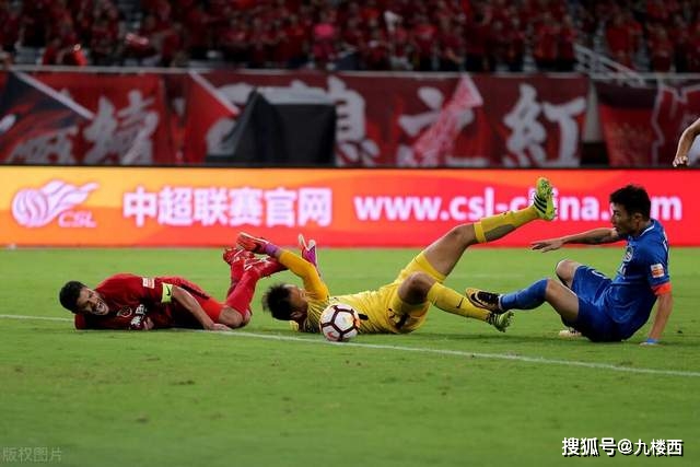 鲁尼指责曼联球员缺乏责任感：布鲁诺与马丁内斯需自省